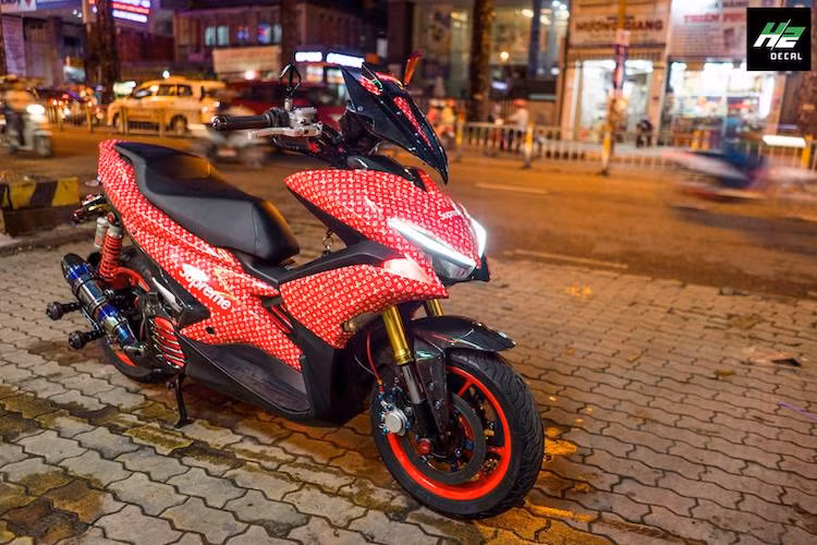 Tại thị trường xe máy Việt Nam hiện nay, mẫu xe ga Yamaha NVX 155 là một mẫu xe đặc biệt khi có thiết kế thể thao và cảm giác lái thú vị. Chính vì vậy, ngay sau khi ra mắt, chiếc xe đã nhanh chóng được giới chơi xe Việt đón nhận và liên tục cho ra đời những bản độ mới.