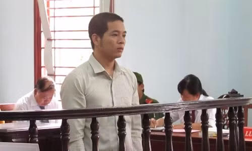 Bi cao "thich" o tu hon o ngoai