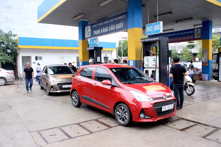 Hành trình trải nghiệm xuất phát từ Hà Nội và kết thúc ở Quảng Ninh, với chiều dài khoảng 153 km. Trước khi cả đoàn khởi hành xuất phát, toàn bộ những chiếc Grand i10 đều được bơm đầy nhiên liệu để chuẩn bị tham gia vào cuộc thi lái xe tiết kiệm.