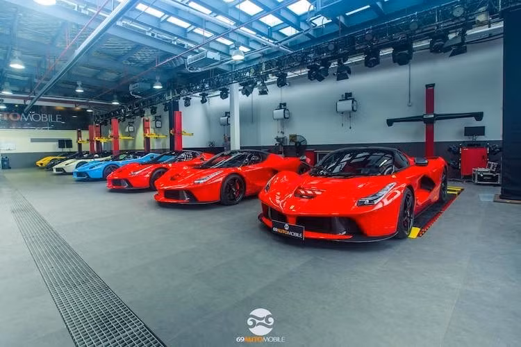 Trong số nhiều câu lạc bộ siêu xe đang mọc lên "nhan nhản" ở Trung Quốc, Auto 69 là một trong những CLB có "tuổi đời" non trẻ nhất. Dù được thành lập chưa lâu nhưng do nằm ở Thượng Hải - một trong những thành phố lớn nhất Trung Quốc nên Auto 69 đã thu hút được những đại gia giàu có cùng dàn siêu xe khủng nhất Thế giới.