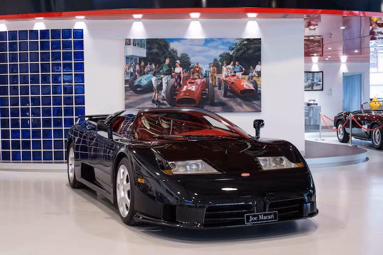 EB110 là tiền bối của "ông hoàng tốc độ" Bugatti Veyron, nó là dòng siêu xe hàng đầu và duy nhất của Bugatti trong khoảng thời gian từ năm 1991 tới 1995. Trong đó, EB110 Supersport, hay siêu xe Bugatti EB110SS là phiên bản mạnh mẽ nhất, nhanh nhất của dòng xe, tương tự như Veyron Supersport ngày nay.
