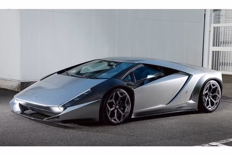 Theo ông Okuyama, Kode 0 là sự gợi nhớ về thập niên 70 của Thế kỷ 20, khi những siêu xe đều có thiết kế hình nêm khí động học như Lancia Stratos và Lamborghini Countach. Ngoài ra, một nguồn cảm hứng khác của chiếc xe là Dome Zero - một mẫu siêu xe Nhật Bản ra mắt vào năm 1978 cũng được tạo hình như thể tới từ tương lai.