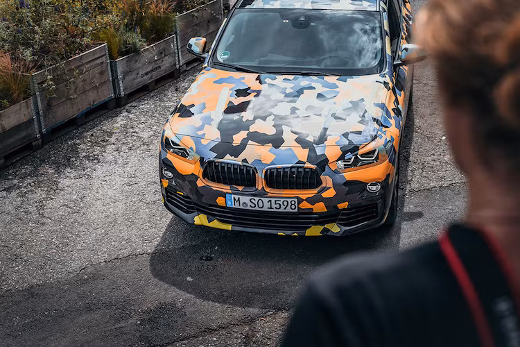 Theo kế hoạch, mẫu xe sang BMW X2 sẽ được chính thức ra mắt tại triển lãm Frankfurt 2017 vào tháng 9 tới đây. Giá bán của xe được dự đoán sẽ đắt hơn X1 không nhiều.