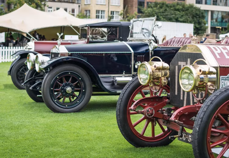 Các mẫu xe cũ hơn được phô diễn bao gồm một chiếc Daimler 14 HP Tonneau Tourer 1903, một chiếc Rolls-Royce Silver Ghost London to Edinburg 1912 và chiếc Bentley 3L Speedman Way năm 1927 phiên bản hạn chế với chỉ 15 chiếc được sản xuất.