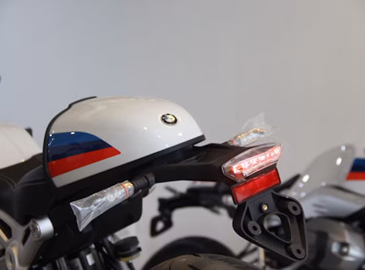 Dù đã ra mắt trên Thế giới khá lâu nhưn phải tới tận đầu tháng 8 này, chiếc R nine T Racer đầu tiên mới chính thức "đặt chân" tới Việt Nam. Do Euro Auto - đơn vị phân phối chính thức BMW Motorrad tại Việt Nam hiện không được thông quan xe do dính "bê bối" gian lận thuế nên chiếc R nine T Racer này đã được nhập về nước ta bởi một showroom tư nhân tại Sài Gòn.