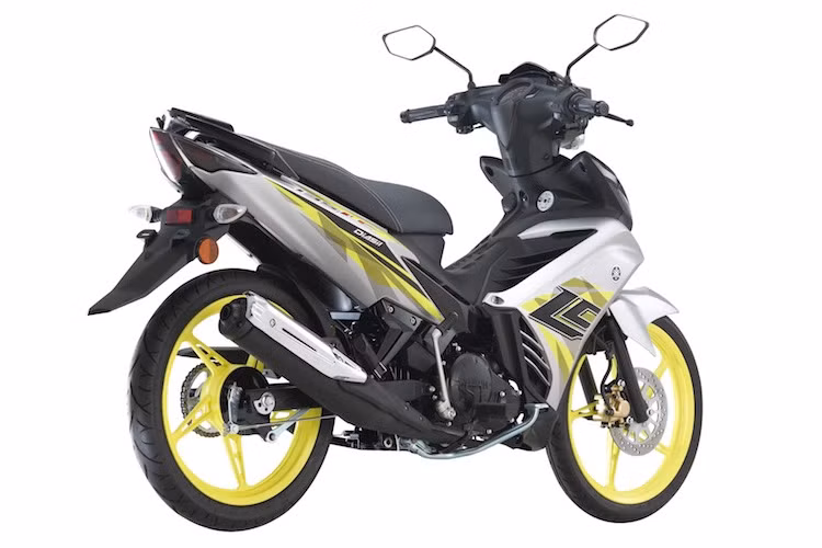Thay vì có phiên bản hộp số côn tay 5 cấp, chiếc xe này chỉ còn duy nhất lựa chọn hộp số côn tự động 4 cấp. Các thông số khác của Y135LC không khác gì so với Exciter 135 bản không côn tay trước kia tại Việt Nam, chẳng hạn như bình xăng 4 lít, hệ thống phuộc trước ống lồng/sau monoshock và chiều cao yên 775 mm.