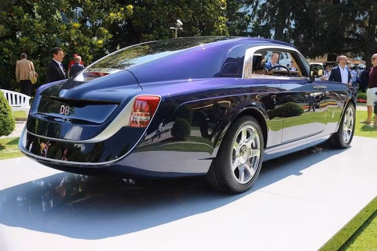 Ngoài du thuyền, Sweptail còn mang nhiều nét gợi nhớ về những chiếc Rolls-Royce cổ "hàng thửa" từ thập niên 20-30 của Thế kỷ 20. Cụ thể hơn, sự "hoành tráng" của chiếc xe lấy cảm hứng từ chiếc 1925 Phantom I Round Door; vòm mui cong mềm mại gợi nhớ về chiếc 1934 Phantom II Streamline Saloon Park Ward,...