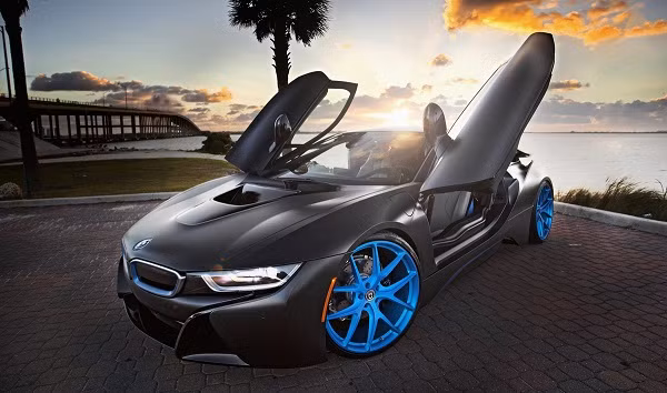 Độ hot của i8 được chứng minh qua lượng doanh số năm 2014 bán hết ngay từ khi còn chưa ra mắt vào năm ngoái.