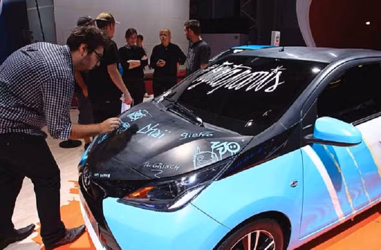  6. Toyota Aygo, Citroen C1, Peugeot 108 triplets: Với tất cả nguồn lực được cung cấp , làm sao họ có thể thất bại đến mức ấy? Thiết kế ngu ngốc, tốc độ chậm, kiểu dáng nhái các loại xe khác là điều không thể chấp nhận.