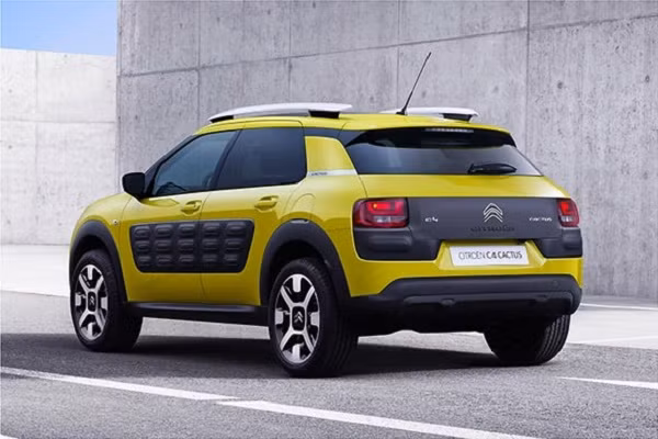 4. Citroen tìm lại mẫu 2CV: Tưởng như đã sống nhưng những ý tưởng kỳ quặc của Citroen có vẻ thất bại. Các dòng C4 Cactur và Cadbury’s Dairy Milk đã khẳng định sự trở lại của Citroen một cách ngoạn mục.