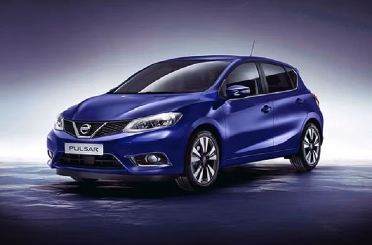  2. Nissan Pulsar: Đây là phát biểu của Steve Moody: “Tôi đã nghĩ rằng sự điên rồ của chiếc Nimos mà hãng Nissan tạo ra đã đi vào lịch sử, cho đến khi tôi thử lái chiếc Pulsar”.