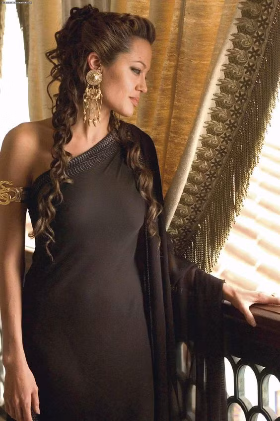 Mỹ nhân Hollywood ấn tượng với đôi bông tai siêu khủng. Ảnh: Printest.