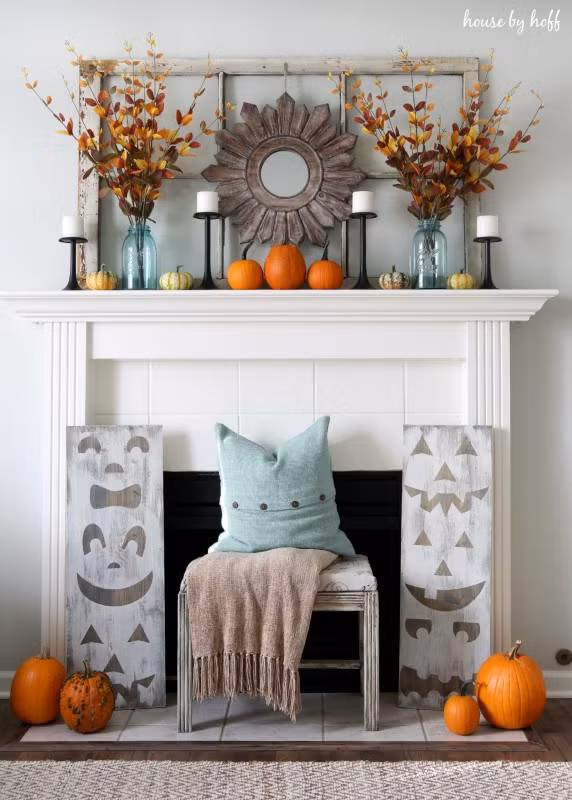Do đó, họ thường trang trí nhà bằng bí ngô trong mùa Halloween để với mong muốn mang lại may mắn và hạnh phúc. Ảnh: Country Living.
