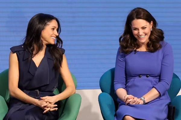Truoc tin don mau thuan, Meghan Markle van vui ve voi chi dau-Hinh-4