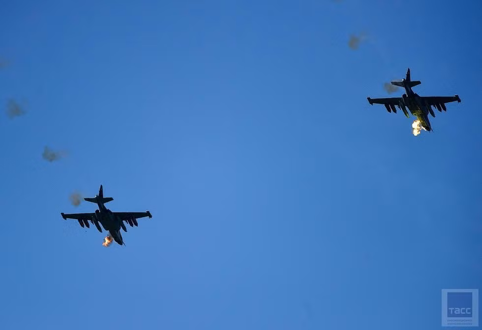 Su-25 nã pháo GSh-30-2 cỡ 30mm vào mục tiêu mặt đất. Nguồn ảnh: TASS