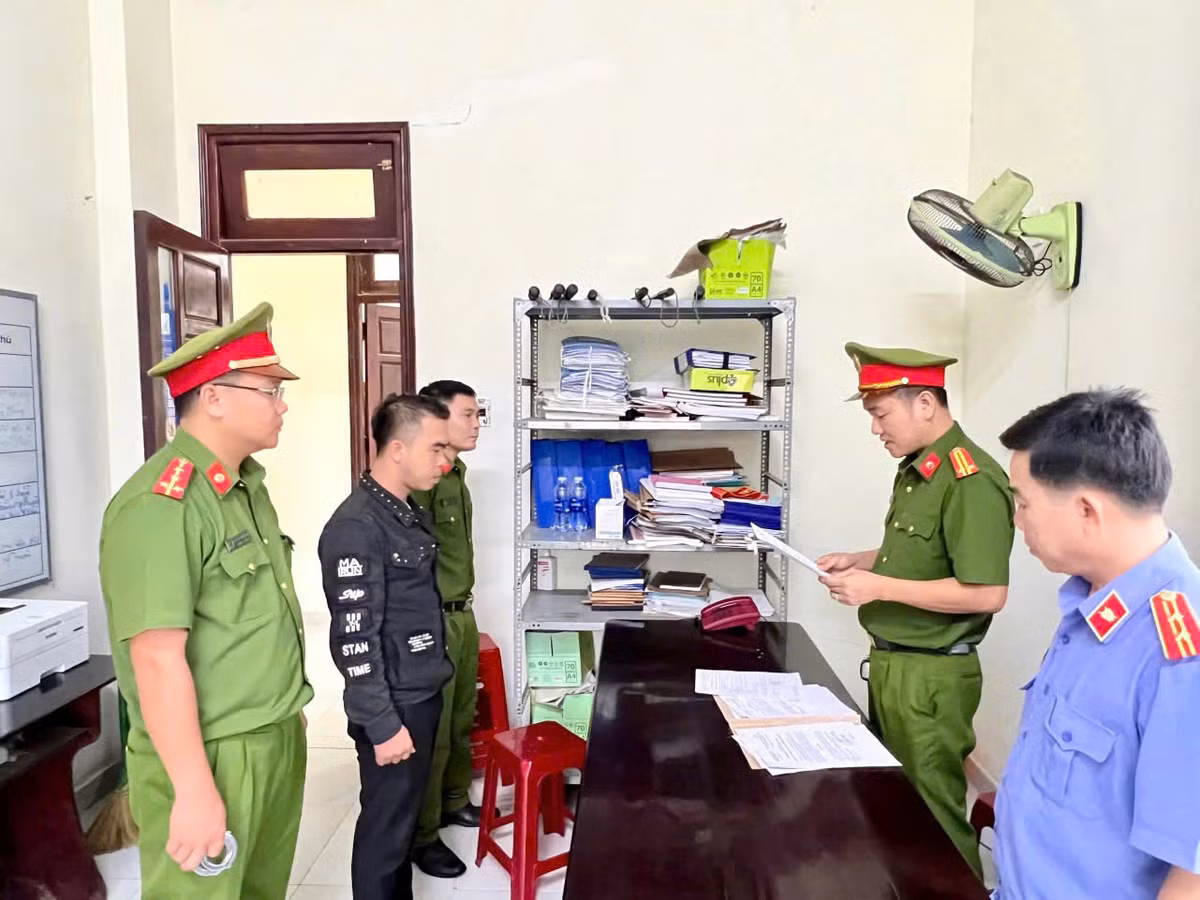 Bắt Phó Ban chỉ huy quân sự xã ở Quảng Nam vì chiếm đoạt tài sản Bat Pho Ban chi huy quan su xa o Quang Nam vi chiem doat tai san