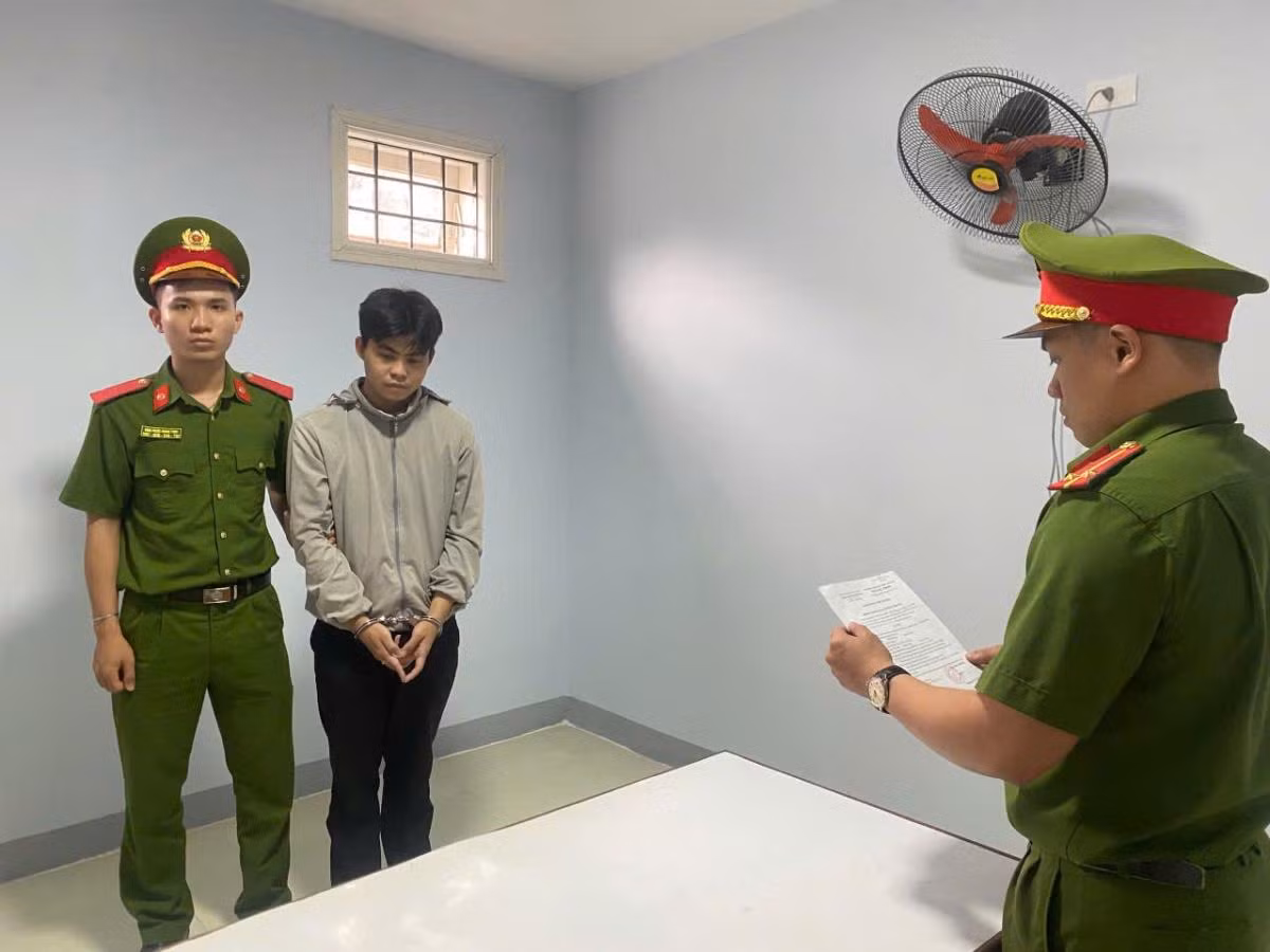 Nhân viên ngân hàng lừa đảo bằng thủ đoạn vay tiền đáo hạn Nhan vien ngan hang lua dao bang thu doan vay tien dao han