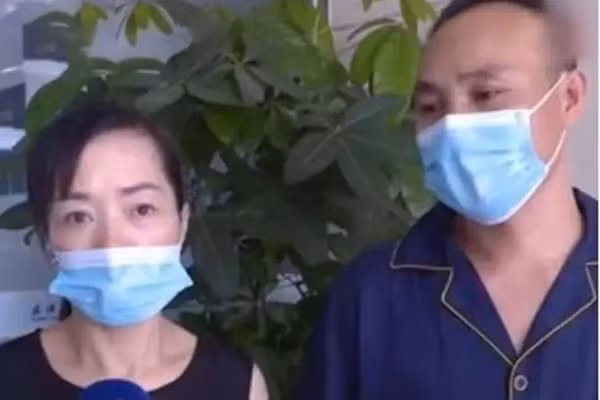 Cap song sinh 18 tuoi “thoat chet” nho bo me cung hien tang than