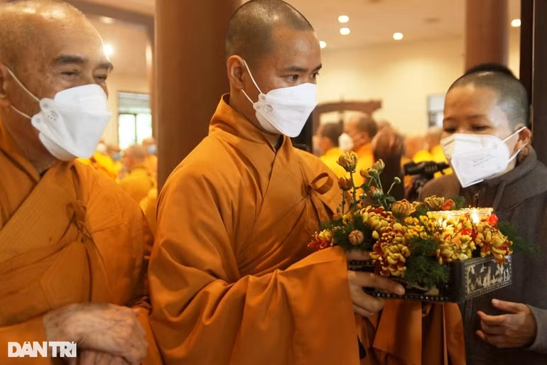Hình ảnh tại lễ nhập kim quan Thiền sư Thích Nhất Hạnh - Hình 6 Hinh anh tai le nhap kim quan Thien su Thich Nhat Hanh-Hinh-6