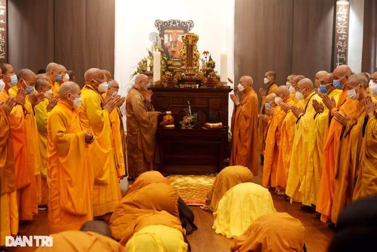 Hình ảnh tại lễ nhập kim quan Thiền sư Thích Nhất Hạnh - Hình 4 Hinh anh tai le nhap kim quan Thien su Thich Nhat Hanh-Hinh-4
