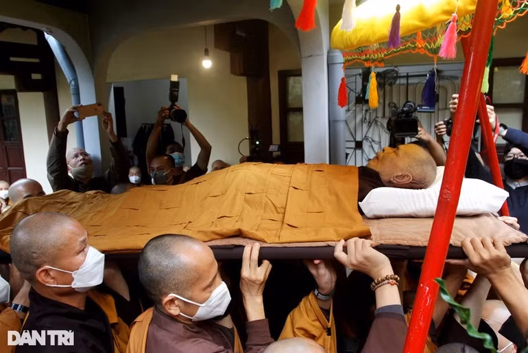 Hình ảnh tại lễ nhập kim quan Thiền sư Thích Nhất Hạnh - Hình 8 Hinh anh tai le nhap kim quan Thien su Thich Nhat Hanh-Hinh-8