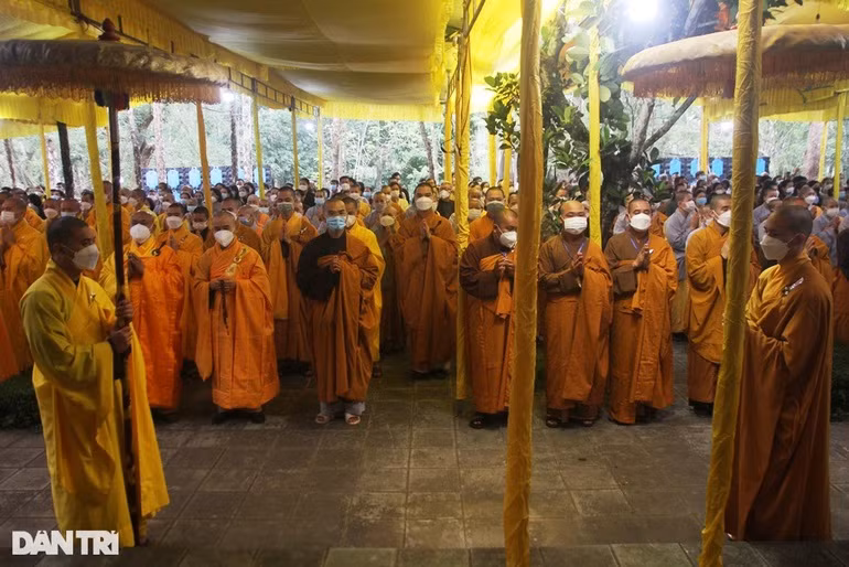 Hình ảnh tại lễ nhập kim quan Thiền sư Thích Nhất Hạnh - Hình 3 Hinh anh tai le nhap kim quan Thien su Thich Nhat Hanh-Hinh-3