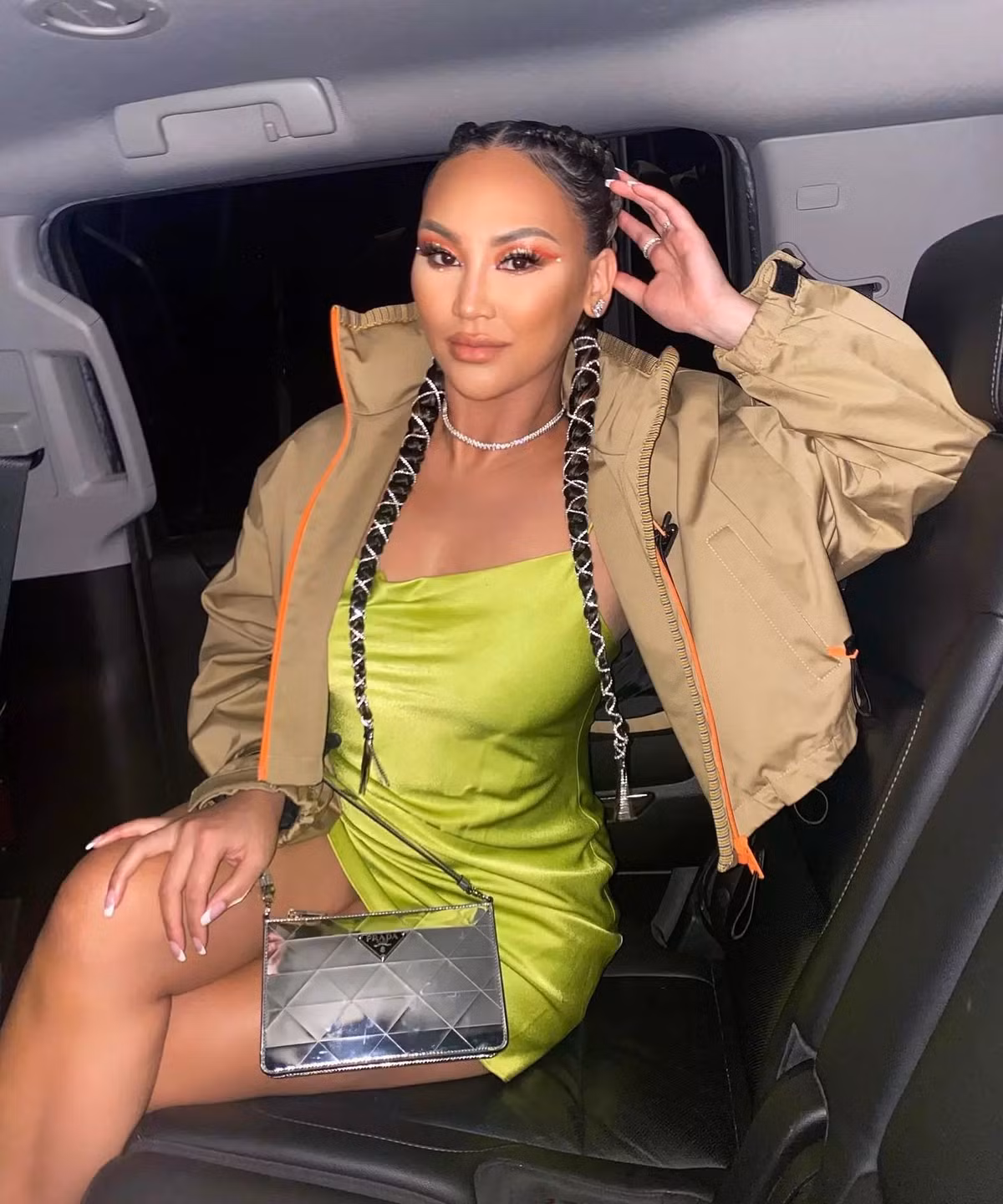 Nữ rich kid sinh năm 1988, lớn lên ở khu Beverly Hills (Los Angeles, Mỹ) và tốt nghiệp Đại học South California. Dorothy sở hữu một hãng trang sức và rượu champagne riêng.