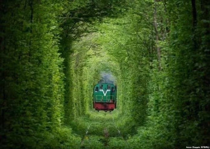 ​Canh dep nao long o duong ham tinh yeu cua Ukraine suot 4 mua