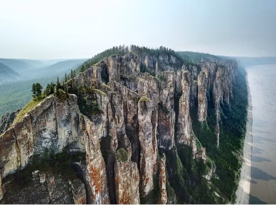  Công viên cột đá Lena Pillars được thành lập năm 1994 và được UNESCO công nhận là Di sản Thế giới vào năm 2012.