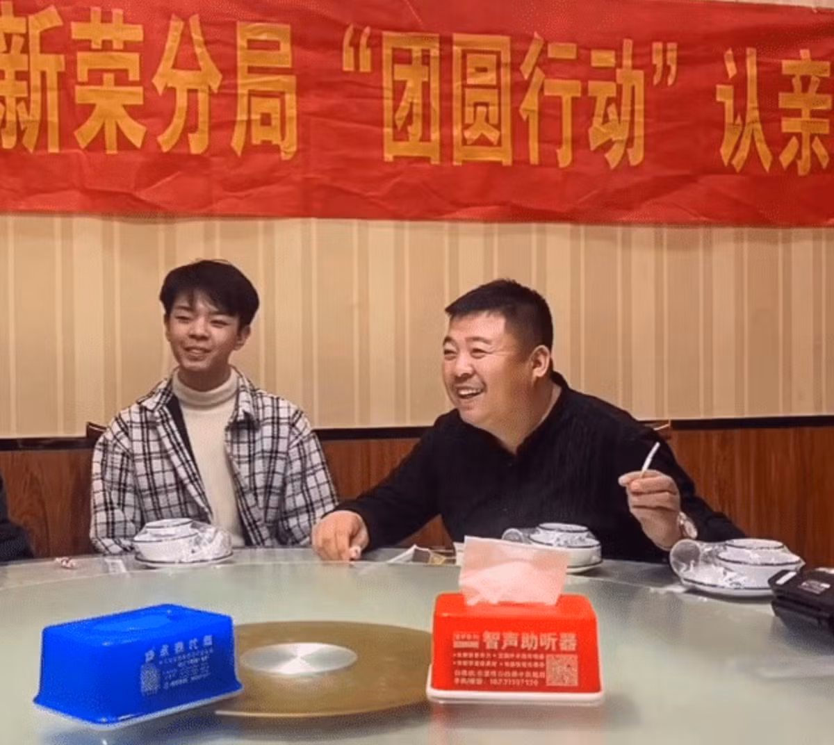 Chang trai tu tu sau khi 2 lan bi bo me ruot bo roi-Hinh-3