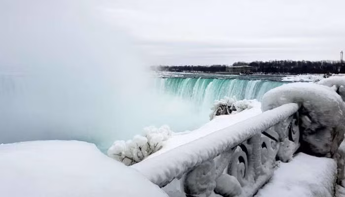 Đáng chú ý, năm 1848, phần thác ở cả Canada và Mỹ đều đóng băng.