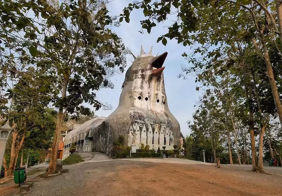 Ý tưởng tạo ra công trình độc đáo này là của vị triệu phú người Indonesia, ông Daniel Alamsjah. Một đêm nọ, ông mơ thấy việc được yêu cầu xây dựng nhà thờ trên ngọn đồi lớn. Đó là một nhà thờ đặc biệt, chưa từng ai thấy trước kia.