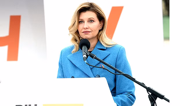 Bà Olena và chồng được cho là đã hẹn hò trong 8 năm trước khi kết hôn vào ngày 6/9/2003. Một năm sau, họ chào đón cô con gái Aleksandra, hiện 17 tuổi. Cặp đôi cũng có một cậu con trai 9 tuổi, Kiril.
