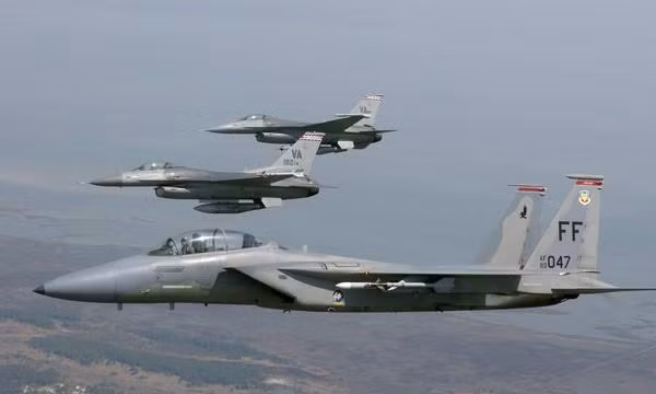 Tham mưu trưởng Không quân Mỹ - Tướng Charles C. Brown gần đây cho biết, một số nền tảng chiến đấu cơ khác nhau có thể phù hợp với Ukraine. Đó có thể là máy bay của Mỹ, tiêm kích Gripen của Thụy Điển hoặc Rafale của Pháp.