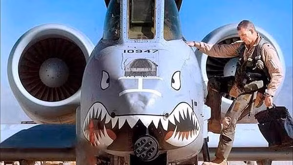 Ông Sakshi Tiwari lưu ý rằng Mỹ đang xem xét khả năng chuyển giao máy bay cường kích A-10 Warthog cho Ukraine, mặc dù vậy những chiến đấu cơ với biệt danh "sát thủ diệt tăng" nói trên đã khá cũ.