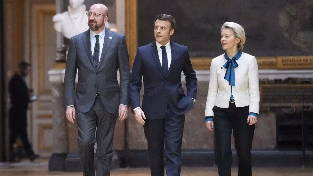 Lanh dao the gioi chuc mung Tong thong Phap Macron tai dac cu