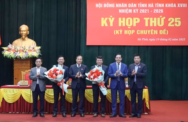 Bi thu Thanh uy Ha Tinh Duong Tat Thang lam Pho Chu tich UBND