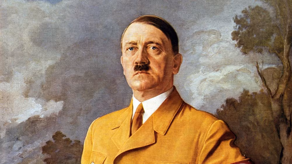 Không nhiều người có thể ngờ trùm phát xít Hitler - nhà lãnh đạo tàn ác khét tiếng thế giới - lại thích ăn chay. Hơn 70% bữa ăn hàng ngày của Hitler là ăn chay. Theo đó, chế độ ăn uống của y được các đầu bếp chuẩn bị tỉ mỉ. Nếu gây ra sơ suất nào trong bữa ăn của Hitler thì họ có thể phải trả giá bằng tính mạng.
