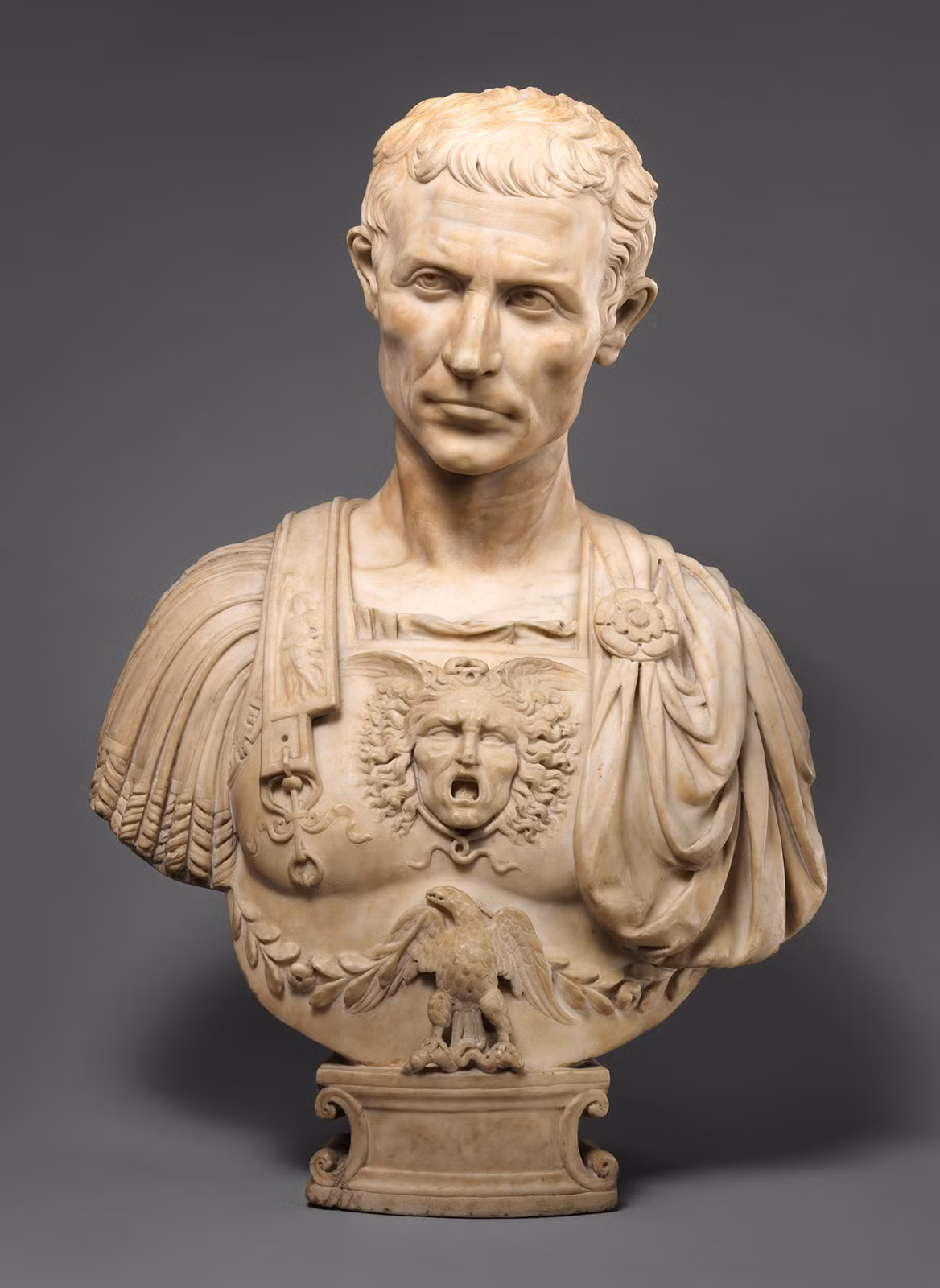 Điều này xuất phát từ việc "chúa tể" Julius Caesar có sự nghiệp quân sự thành công. Ông tham gia nhiều trận đánh lớn và giành được nhiều thắng lợi dù thỉnh thoảng nếm mùi thất bại.