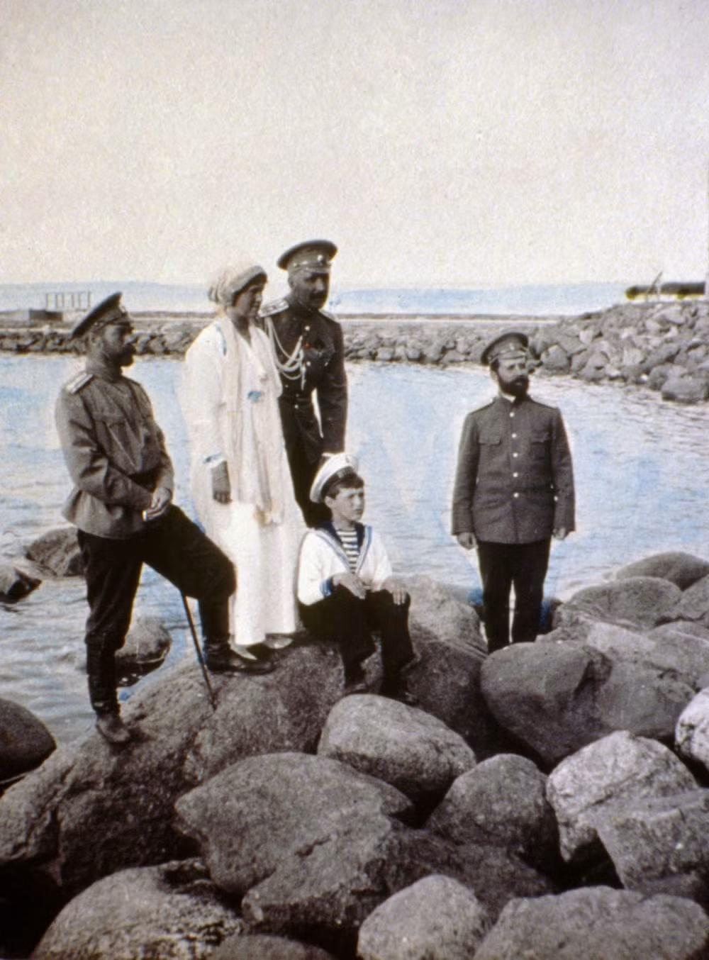 Sa hoàng Nicholas II và gia đình trong chuyến đi biển.