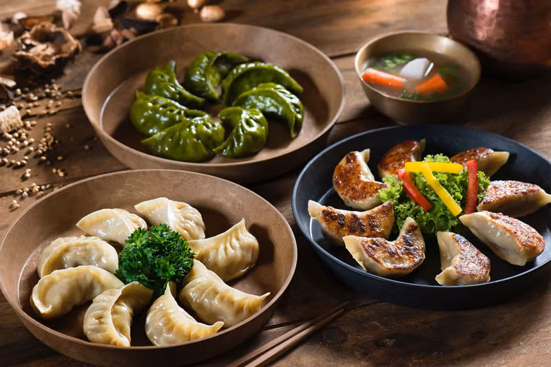 Từ đây, nhiều người đặt câu hỏi nếu không được phép giết mổ động vật thì người Bhutan phải chăng là người ăn chay.