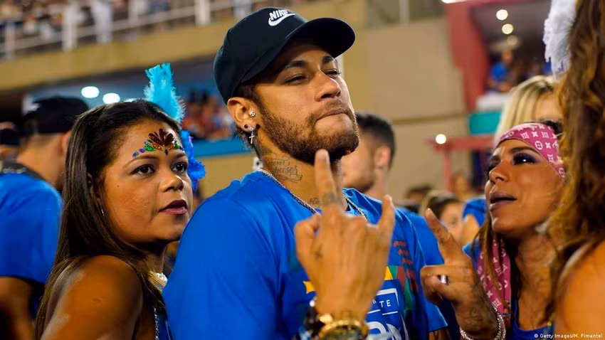 Nhieu ban luan xung quanh the vang thu hai cua Neymar-Hinh-3