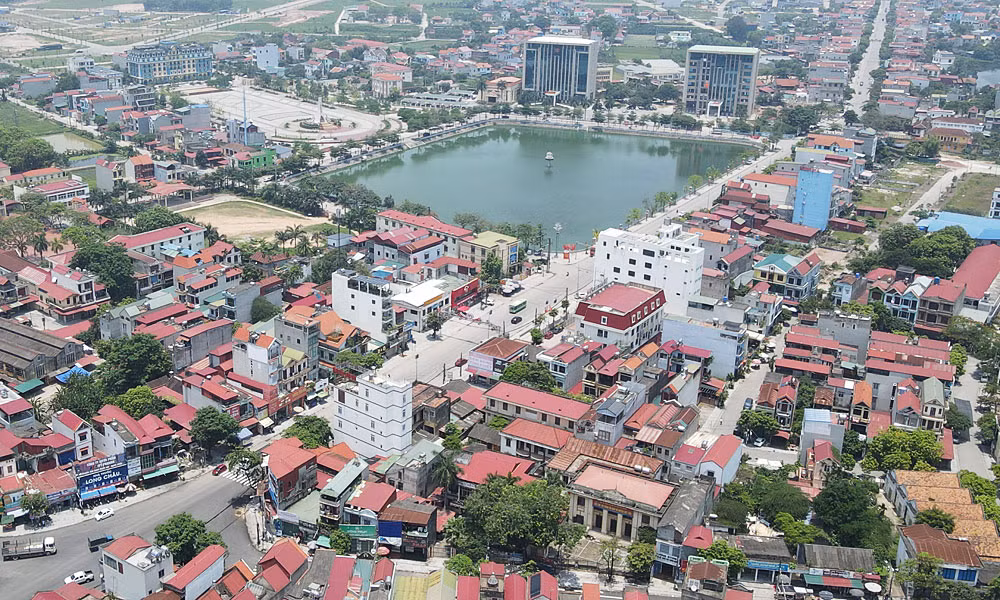 Do góc khuất, chất lượng hình ảnh camera chưa tốt nên công an không thể xác định được gã thanh niên mà nạn nhân gặp trên đường là ai. Tuy vậy, với những dữ liệu này, bước đâu Công an Bắc Giang có thể khẳng định, anh Huynh bị sát hại để cướp tài sản. Với những dấu vết trên cơ thể nạn nhân, công an khẳng định, hung thủ đã ở phía sau anh Huynh. (Ảnh minh họa, nguồn internet) 