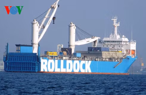 Lúc hơn 22h đêm 2/2/2016, tàu vận tải Rolldock Star của Hà Lan chở theo tàu ngầm Kilo Đà Nẵng- tàu ngầm thứ 5 của Hải quân Việt Nam đặt hàng từ Nga đã về đến vùng nước Quân cảng Cam Ranh.