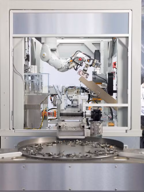 Apple pha huy iphone cu bang loai robot gi?-Hinh-4