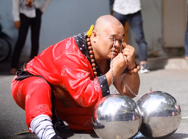 Xem bậc thầy kung-fu VN xác lập kỷ lục TG Xem bac thay kung-fu VN xac lap ky luc TG