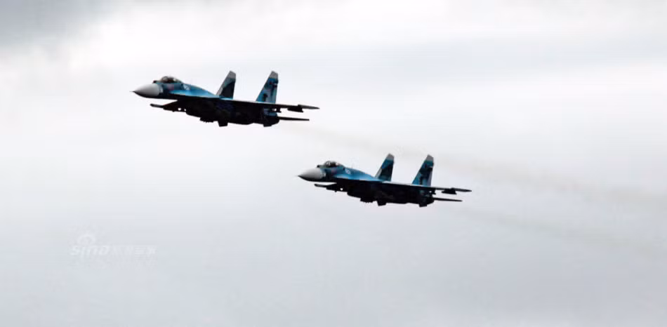 Biên đội tiêm kích hạm Su-33. Nguồn ảnh: QQ