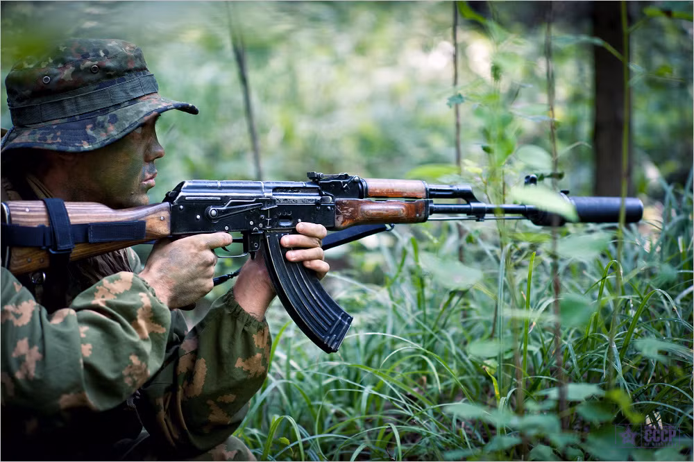 Súng trường Kalashnikov từ lâu đã nổi tiếng với độ bền bỉ, sức công phá cao và dễ sử dụng cũng như bảo dưỡng. Các loại súng AK đời mới còn có nhiều phiên bản sử dụng cả cỡ đạn 7,62 hoặc cỡ đạn 5,56 theo chuẩn NATO. Nguồn ảnh: BI.