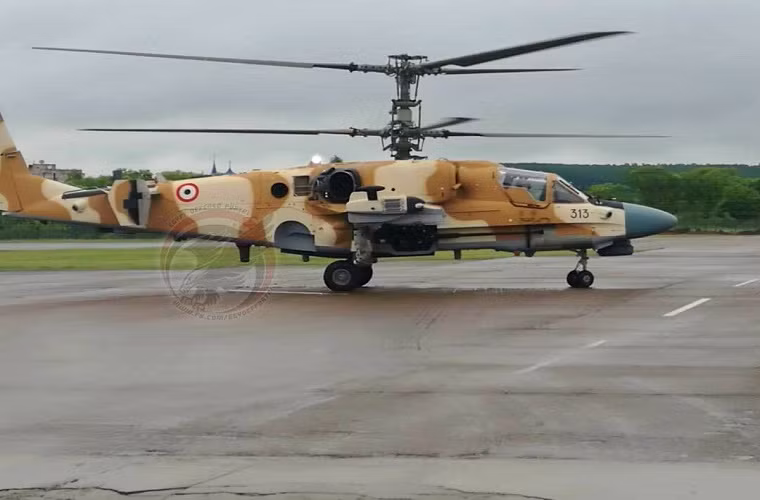 Số lượng trực thăng Ka-52K mà Ai Cập đặt mua từ Nga lên đến con số 46 chiếc được chuyển giao trong giai đoạn trong năm 2017 đến 2019. Bản thân Ka-52K được thiết kế để chuyên bay biển và là biến thể hải quân của dòng trực thăng tấn công tiên tiến Ka-52. Nguồn ảnh: sdelanounas.ru.