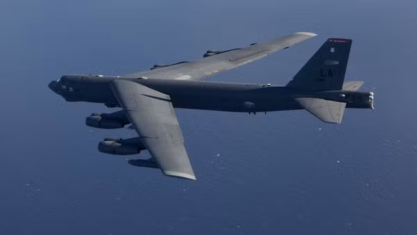 Tham mưu trưởng Không quân Mỹ trả lời hãng thông tấn Fox News cho biết, các máy bay ném bom B-52 đang được đặt trong tình trạng chiến đấu 24/7, sẵn sàng cất cánh tiêu diệt mục tiêu bất cứ lúc nào. Nguồn ảnh: Boeing.
